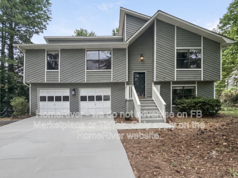 Riverdale House: 323 Park Ridge Ct