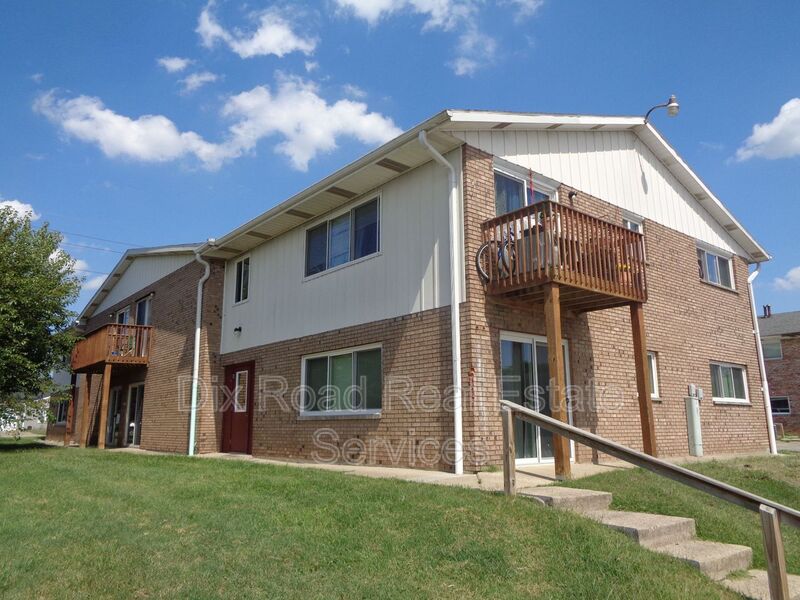 Trenton House: 413 Sycamore Road