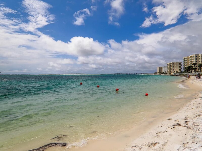 Destin House: 1 Gulf Breeze Court