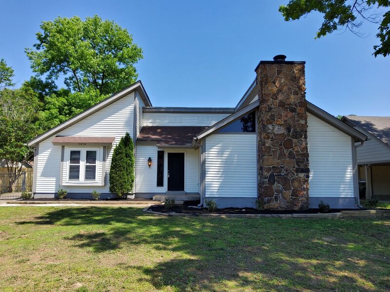 Bartlett House: 7219 Lawn Ln