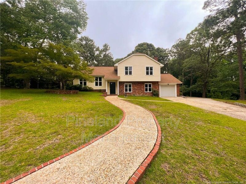 Fayetteville House: 544 Hilliard Drive