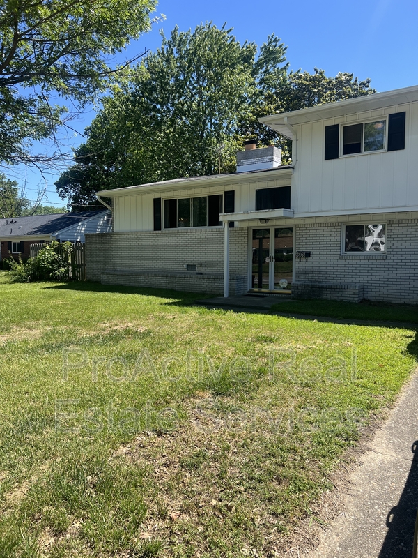 Hampton House: 608 Charlton Dr