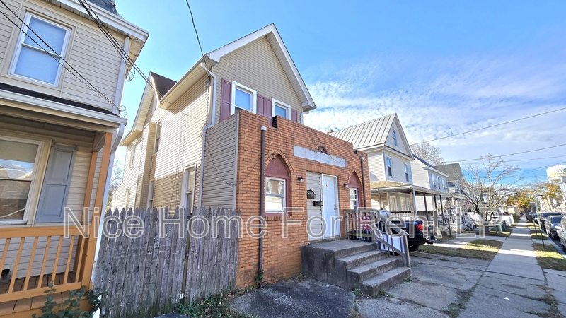 Riverside Condo: 52 E. Hancock St