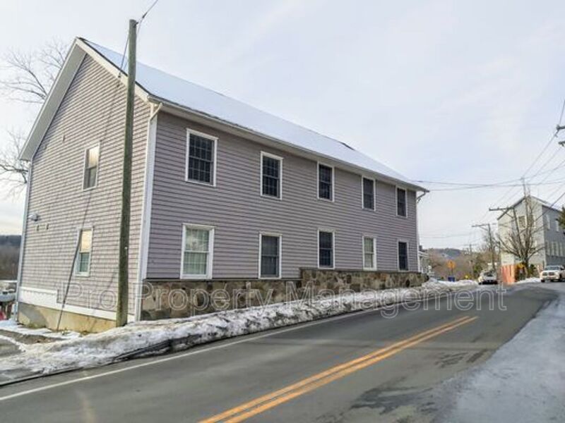NEW MILFORD House: 129 RAILROAD ST