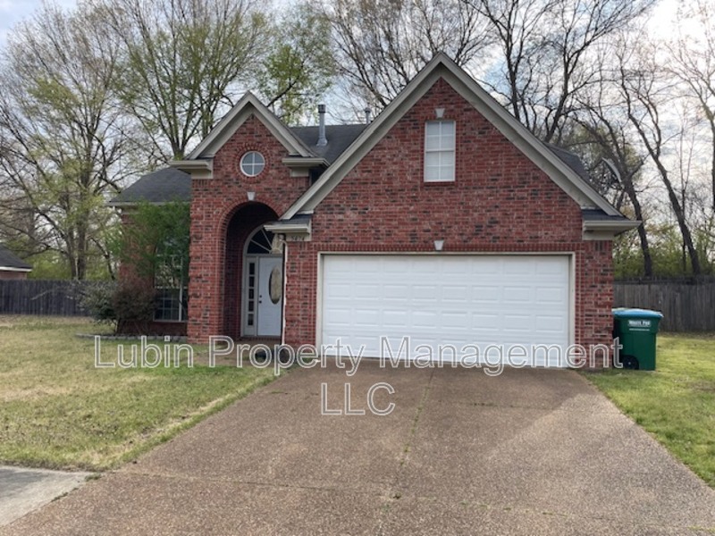 Arlington House: 5474 Hidden Meadows Dr