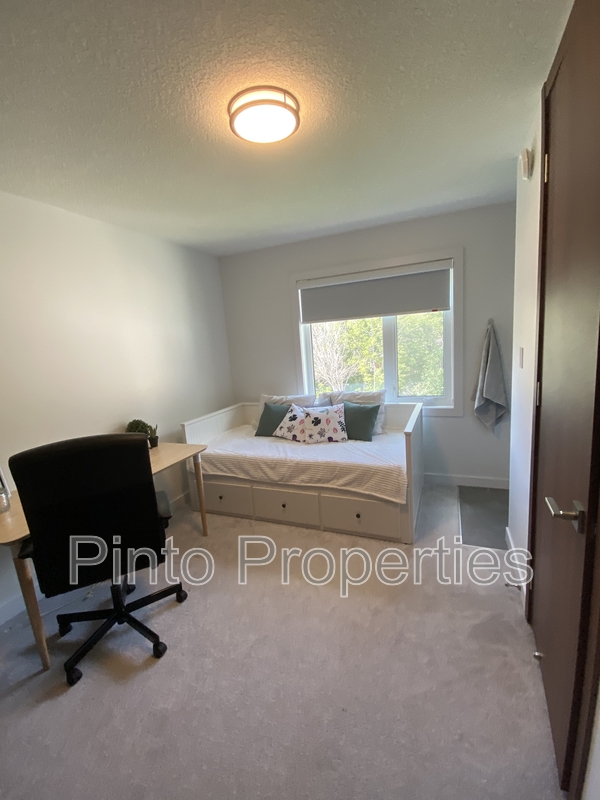 Edmonton House: 10749 86 Avenue Northwest