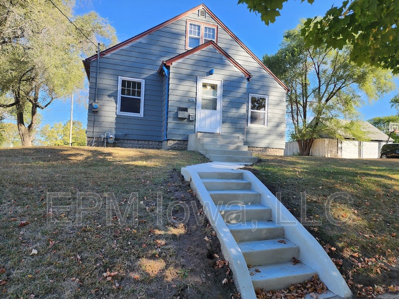 Waterloo House: 401 Charles Street