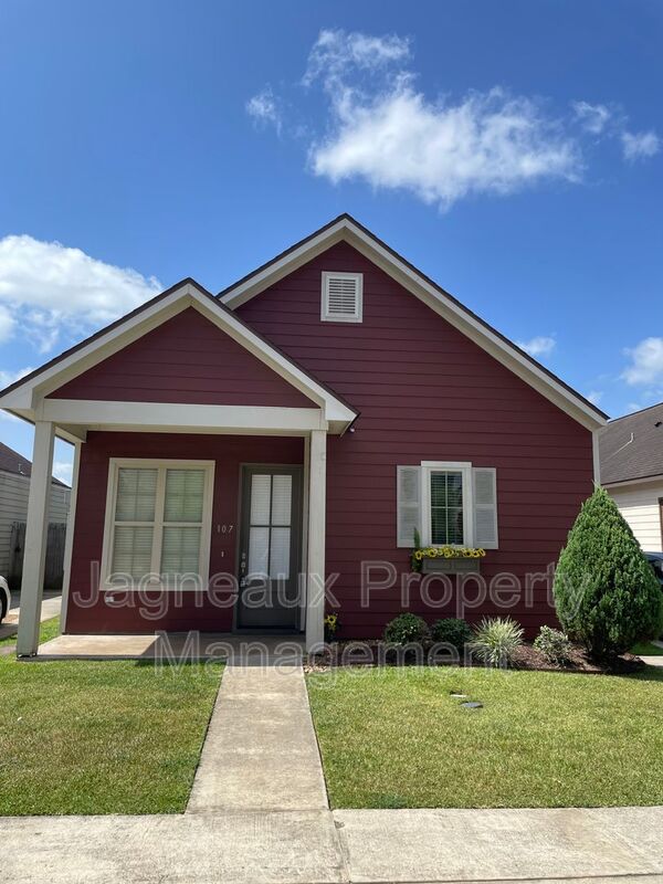 Lafayette House: 107 Hargrave Dr