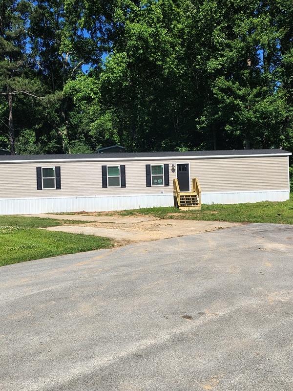 ELLENWOOD House: 27 Club Circle