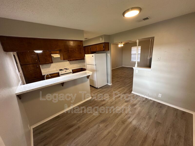 Cleburne Condo: Apt A 1116 N Nolan River Rd - Apt A