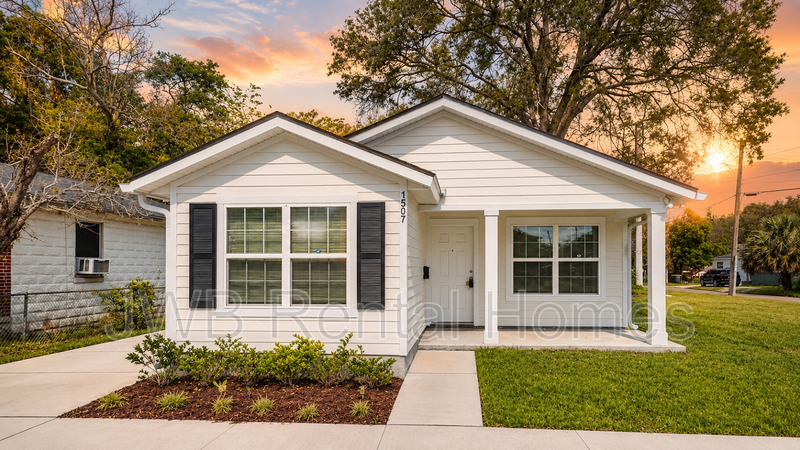 Jacksonville House: 1507 6th St W