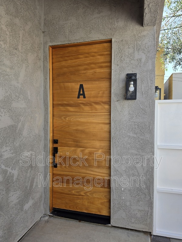 Glendale House: 432 W Garfield Ave