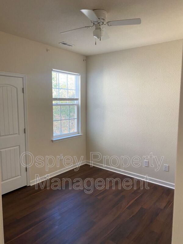 ADORABLE 3 BED/ 2.5 BATH WITH OPEN CONCEPT KITCHEN RENT SPECIAL HALF OFF IF MOVE IN BY 12/15 - Photo 12