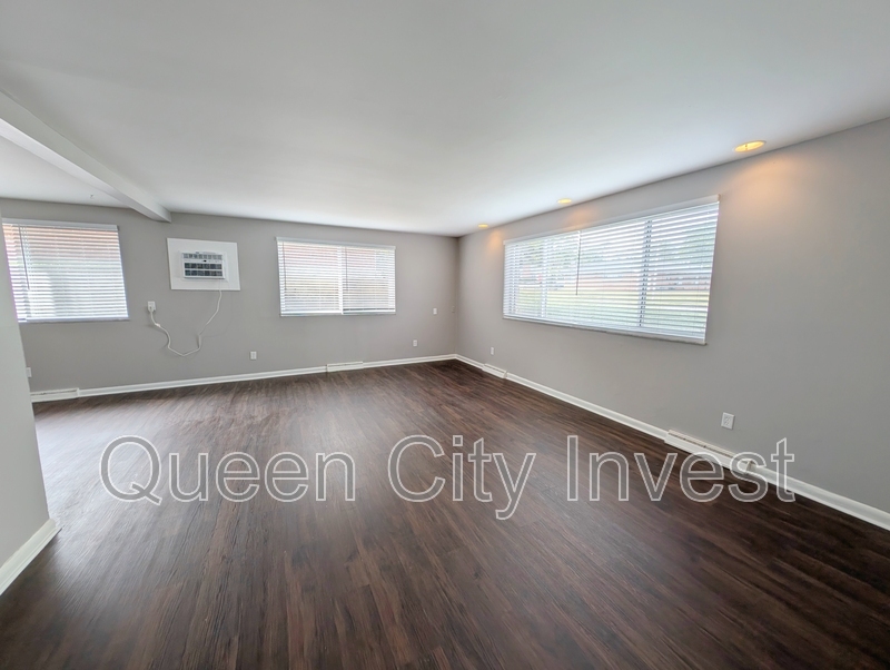 dayton Condo: 110 cromwell place