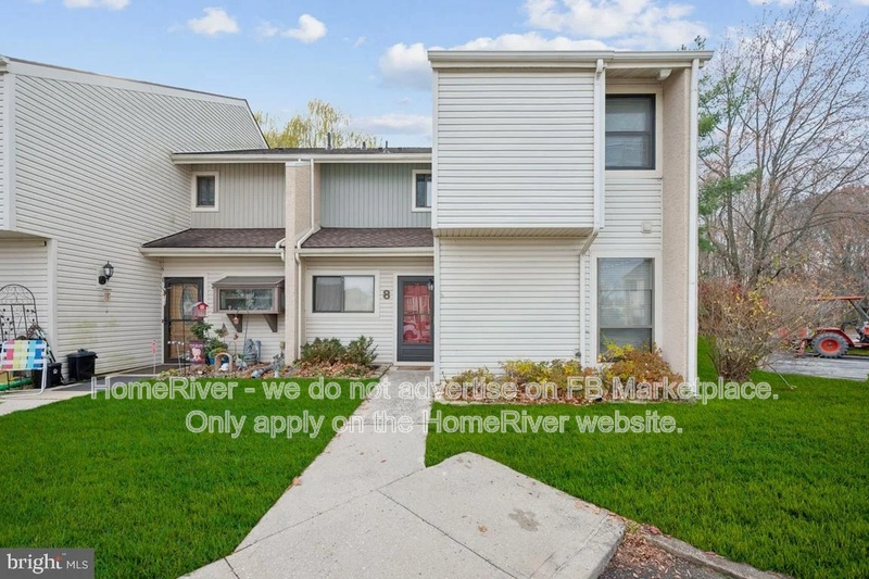 Mount Laurel Townhome: 8 Tulip Ct