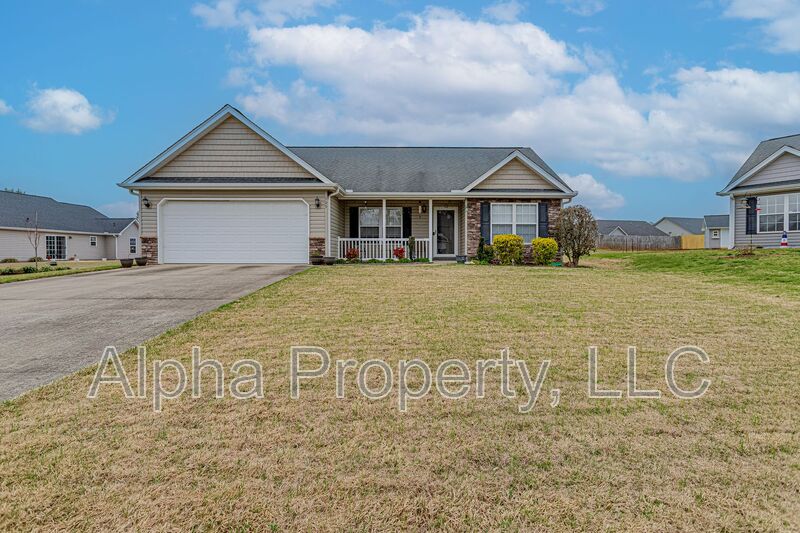 Simpsonville House: 105 Herndon Ct