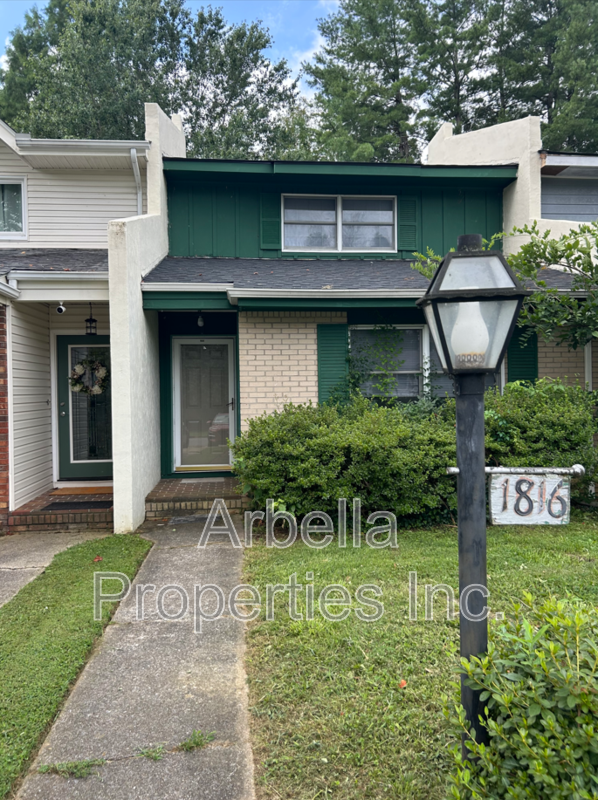 Johnson City House: 1816 Presswood Rd