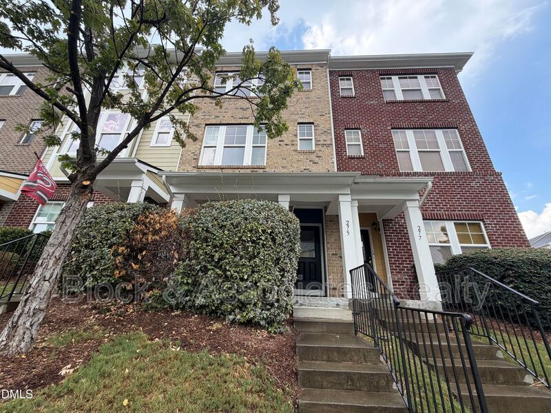 Cary House: 275 Michigan Ave