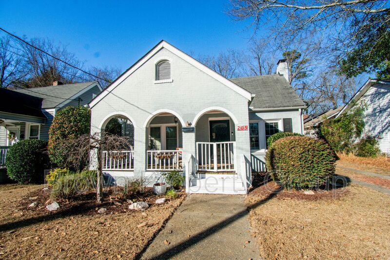 Fayetteville House: 205 Bethune St