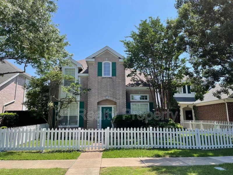 Plano House: 4108 Hedgerow Drive