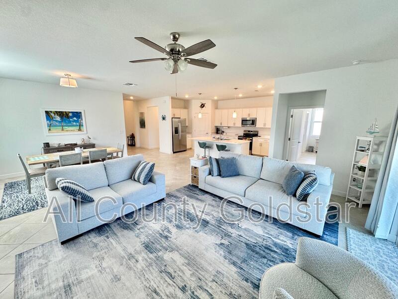 Englewood House: 8644 Saint Kitts Cir