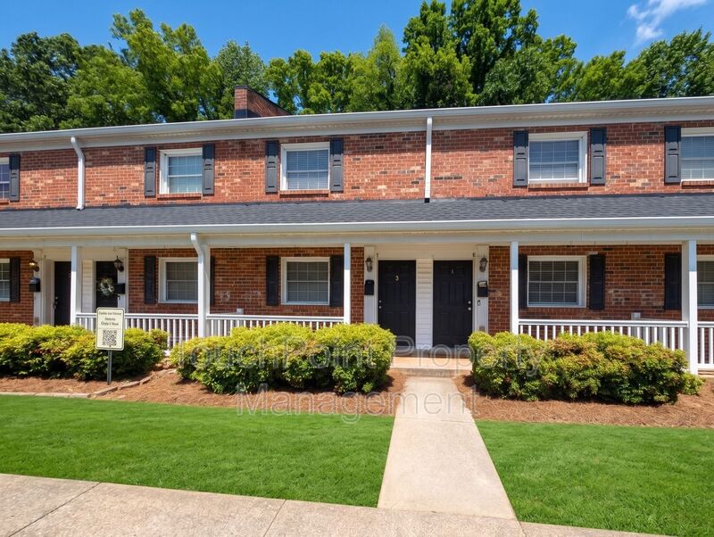 Charlotte Condo: 1215 Green Oaks Ln.