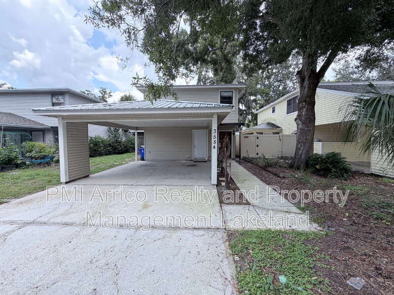 Lakeland House: 3584 Raintree Cir