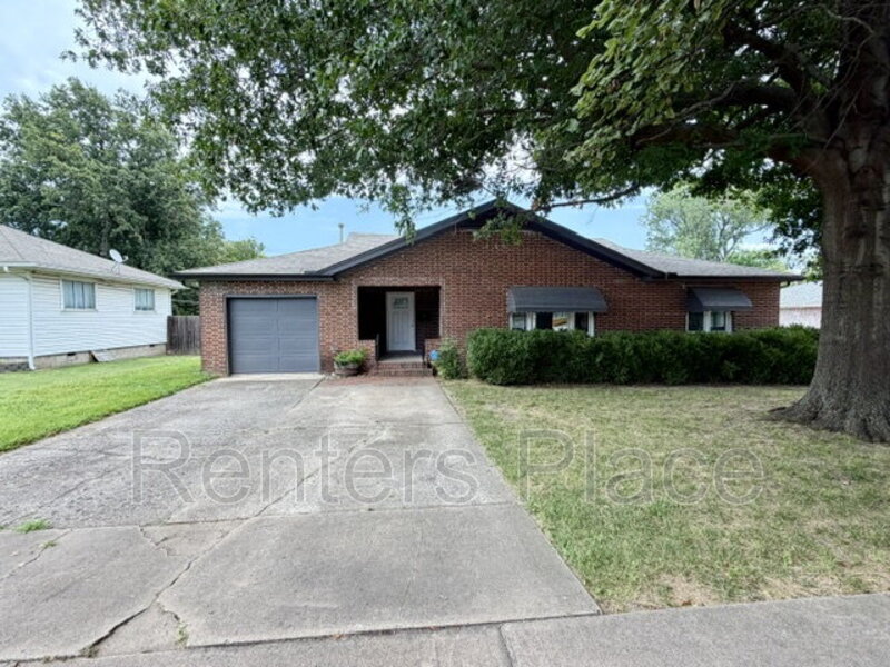Broken Arrow House: 711 North Main Street