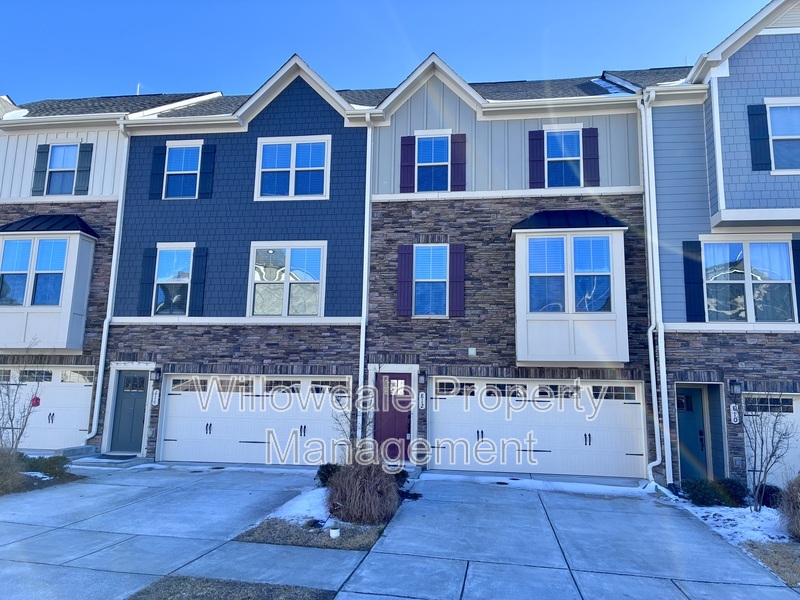 Cary Townhome: 812 Channing Park Circle