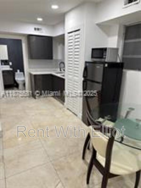 Hollywood Condo: 1723 Jackson St.