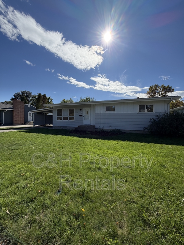 Billings House: 2520 Lillis Lane