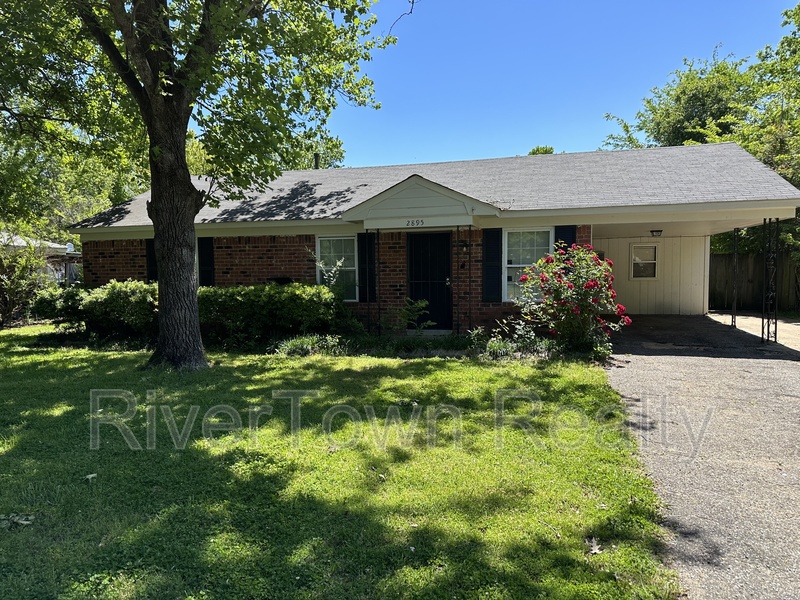 Horn Lake House: 2895 Briarwood Dr