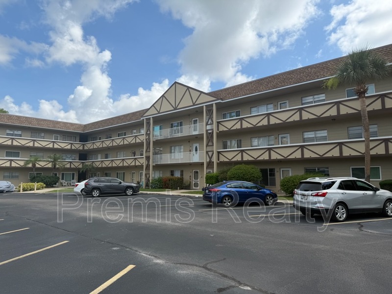 Clearwater House: 2464 Australia Way East
