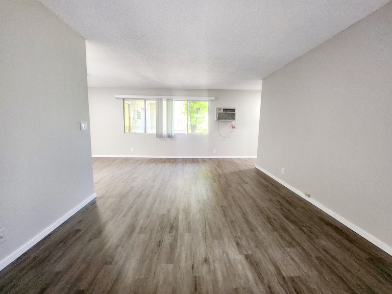 Los Angeles Condo: 400 N Serrano Ave - 209