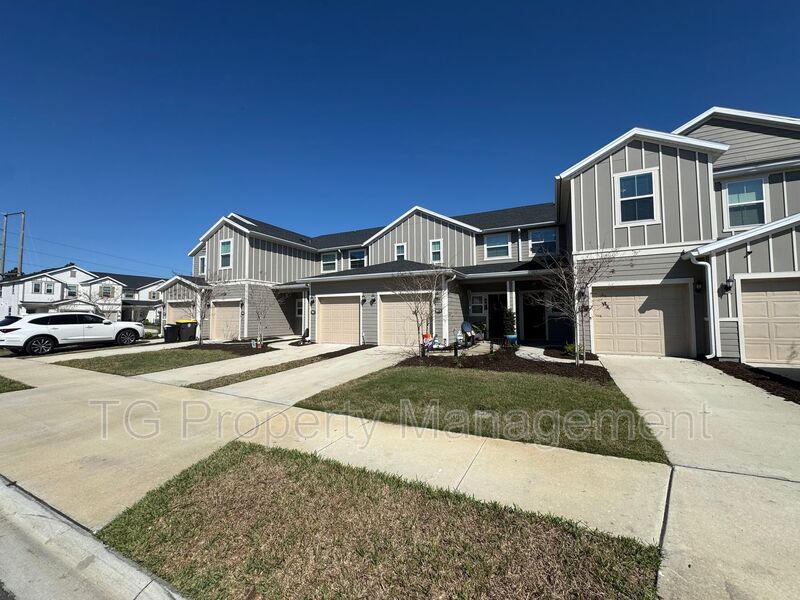 Jacksonville House: 9877 Fiddleback Lane