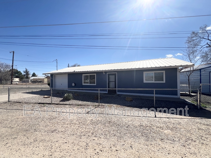 Albuquerque House: 5837 Guadalupe Trl NW
