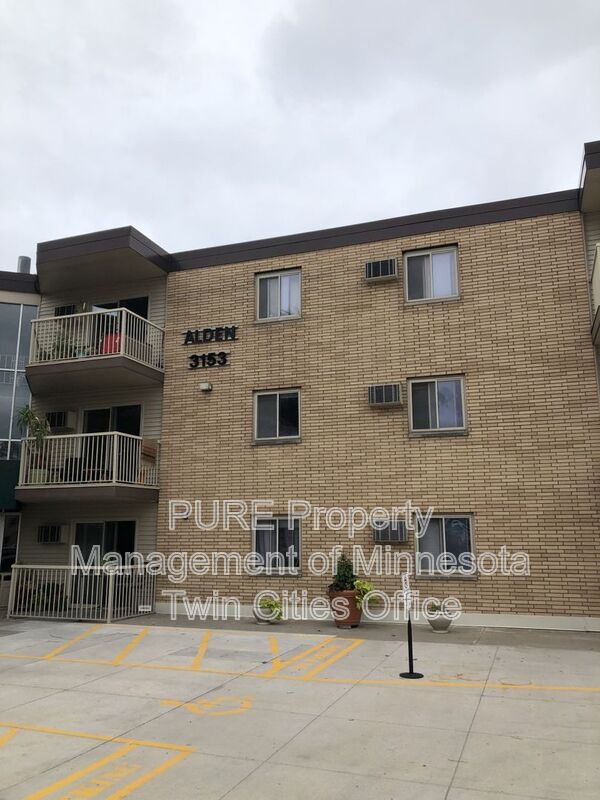 Roseville Condo: 3153 Old Highway 8