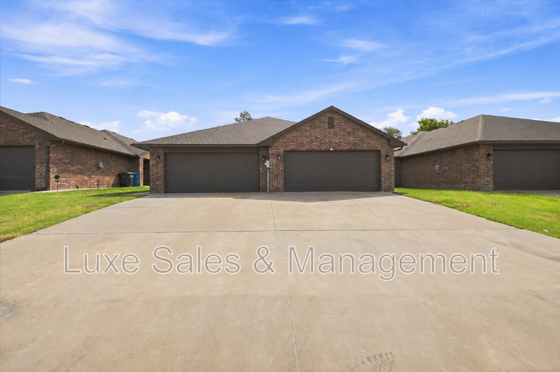 Edmond House: 404 Chalk Hill Ct