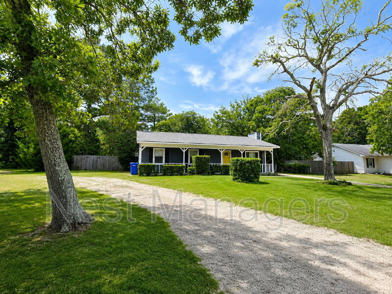 Fayetteville House: 2296 Ridge Manor Drive