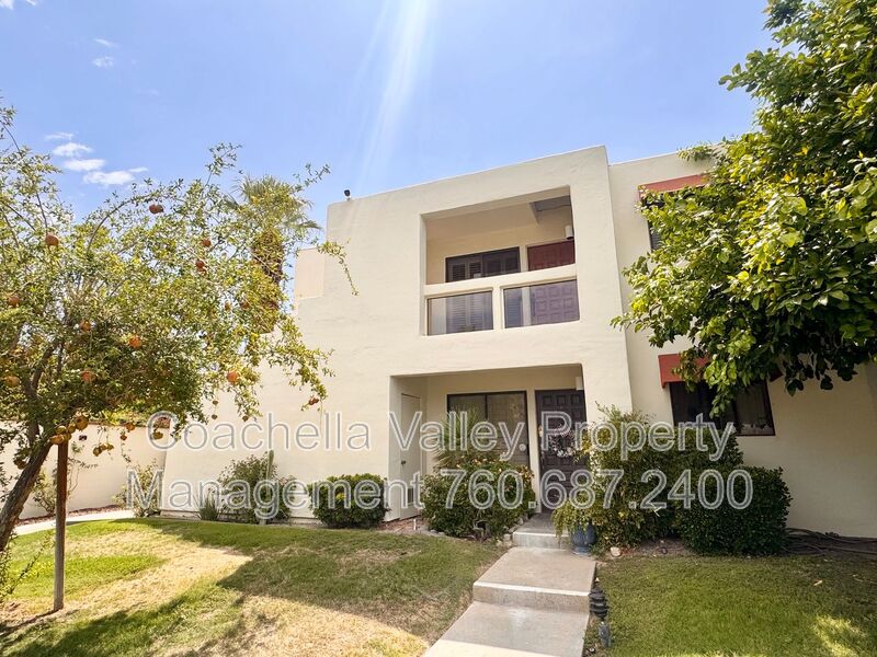 Palm Springs House: 255 E Avenida Granada