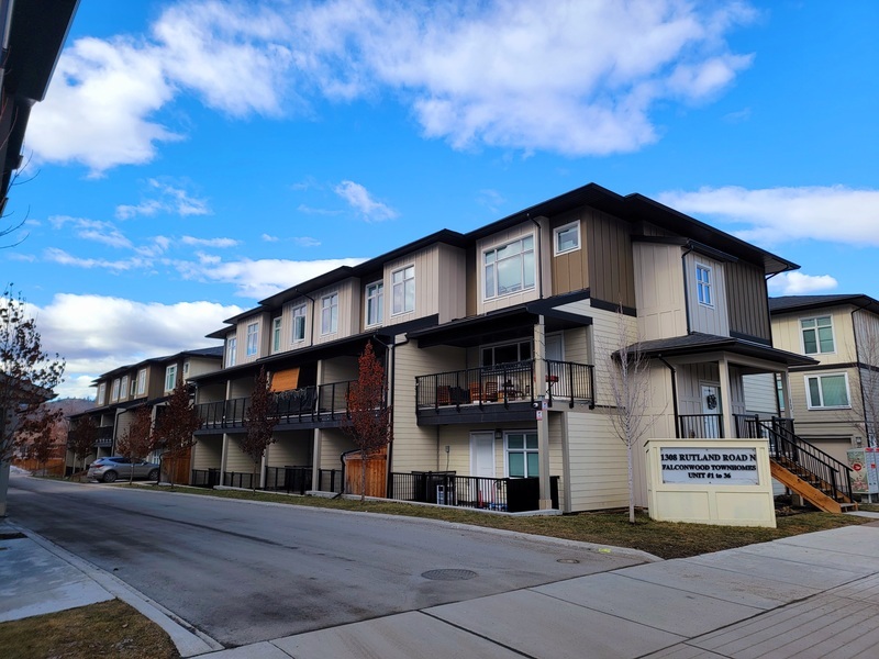 Kelowna Townhome: 1308 Rutland Rd