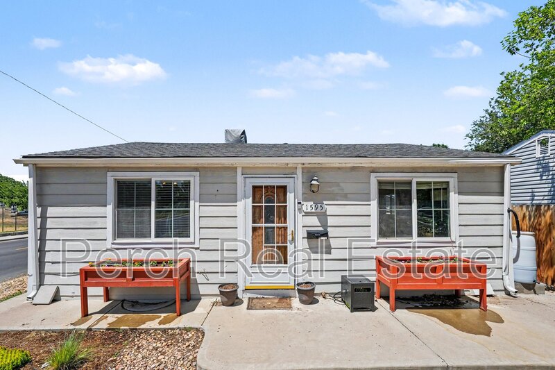 Denver House: 1595 West Maple Avenue