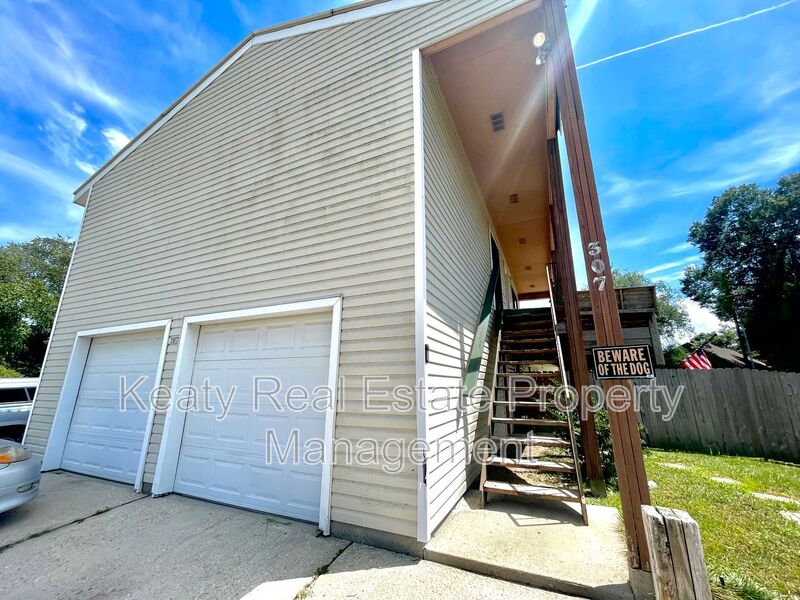Lafayette House: 307 Cougar Ridge