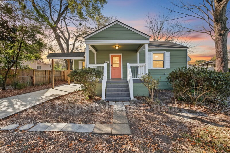 Savannah House: 1919 Greenwood Street