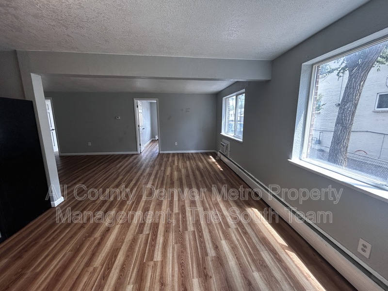 Aurora Condo: 1720 Chester