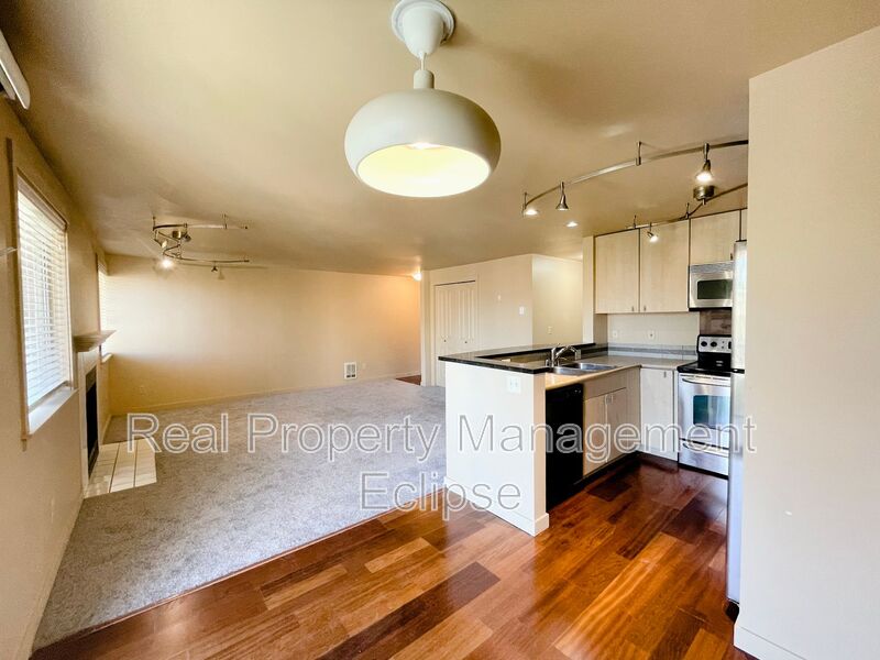 Kirkland House: 8244 126th Ave NE B301