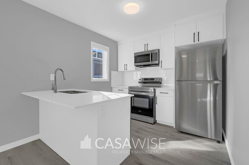 Edmonton House: 6226 Hampton Gray Avenue