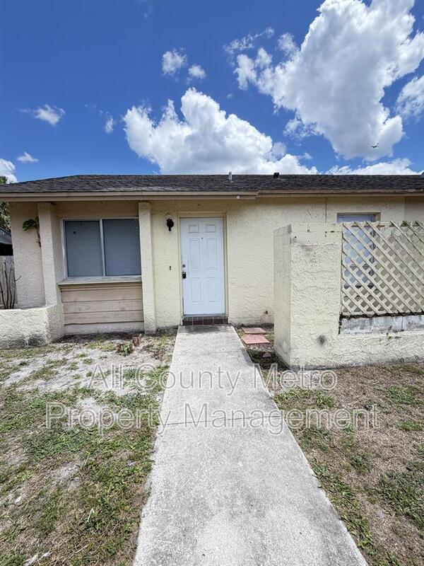 Sanford Condo: 2539 Ridgewood Ave.