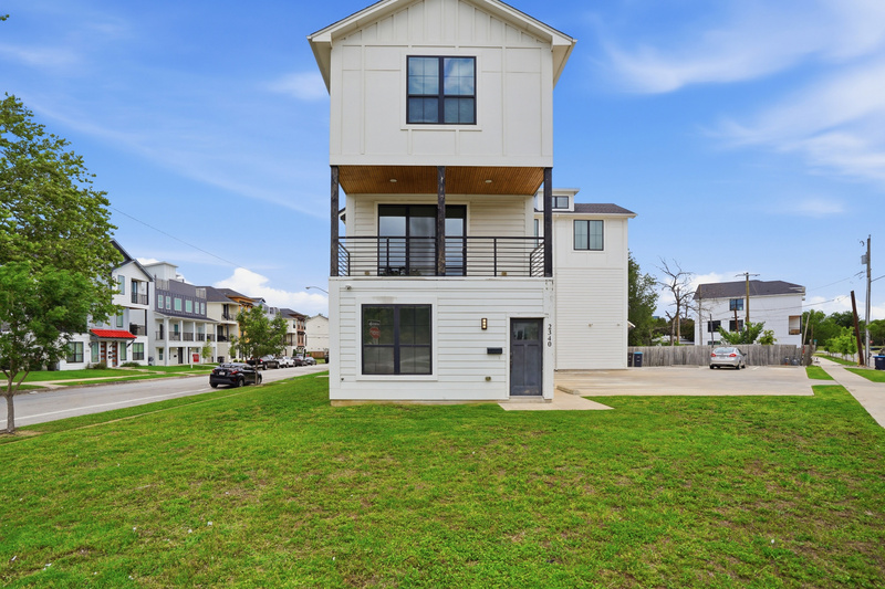 Fort Worth Townhome: 2340 Benbrook Drive