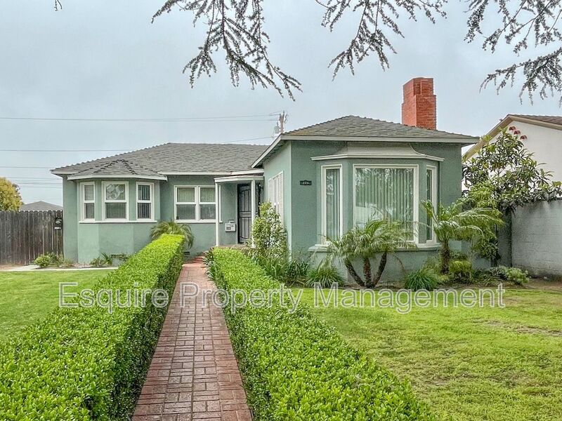 OXNARD House: 225 DEODAR AVE